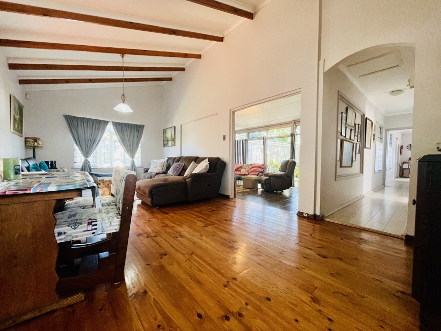 4 Bedroom Property for Sale in Sandbaai Western Cape
